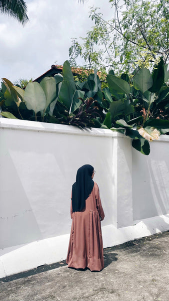 Side Ruffle Dress : Mocha