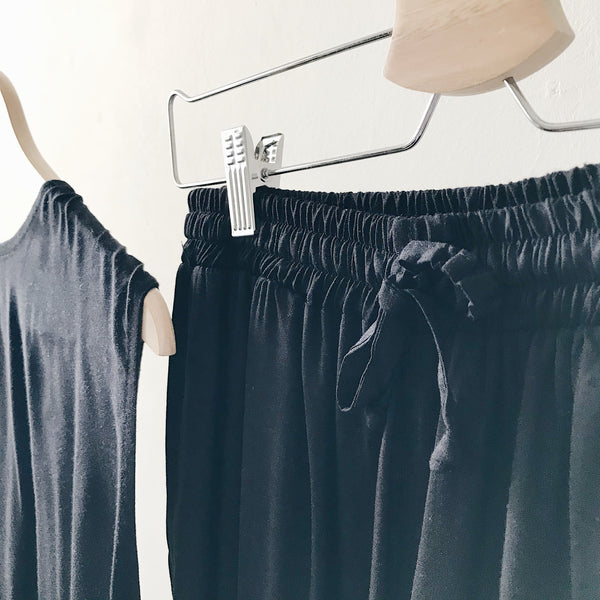 Essentials : Top & Bottom in Black