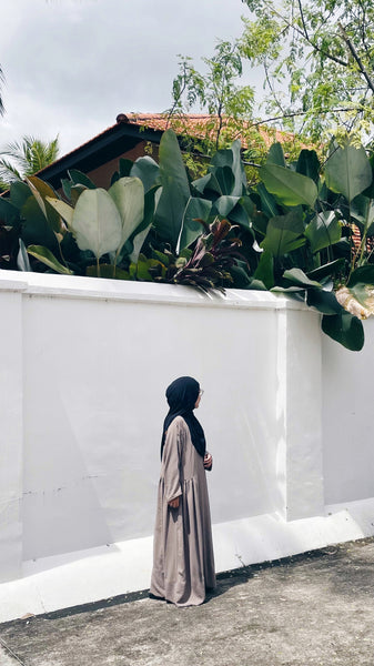 Side Ruffle Dress : Taupe