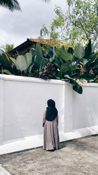 Side Ruffle Dress : Taupe