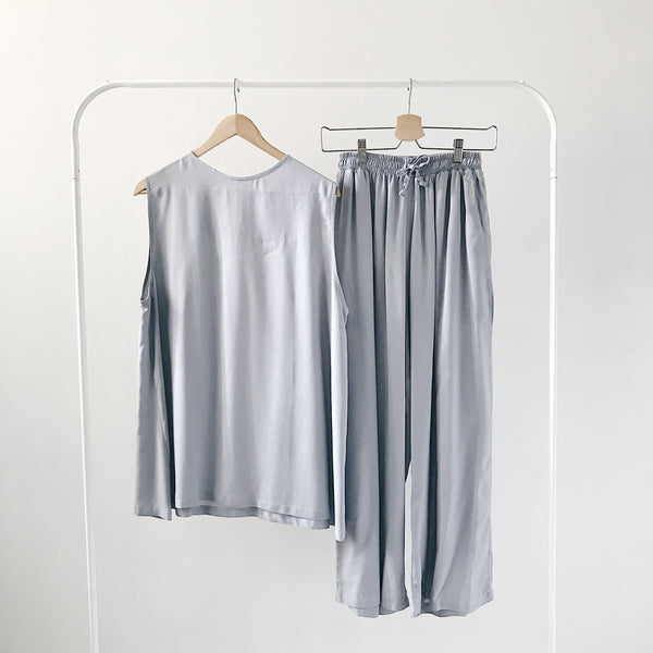 Essentials : Top & Bottom in Grey