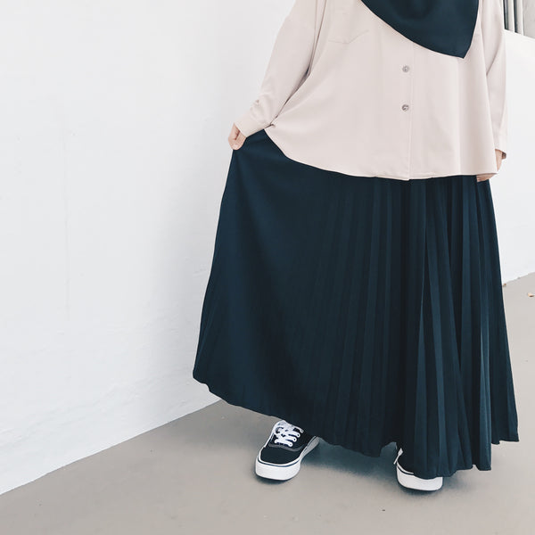 Pleated Skirt : Black