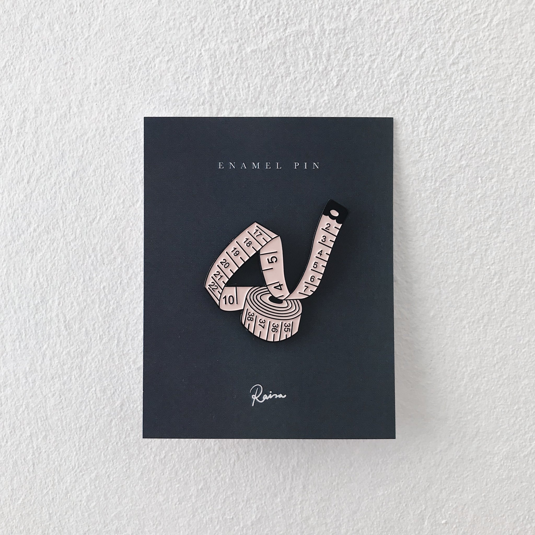 Enamel Pin : Measuring Tape