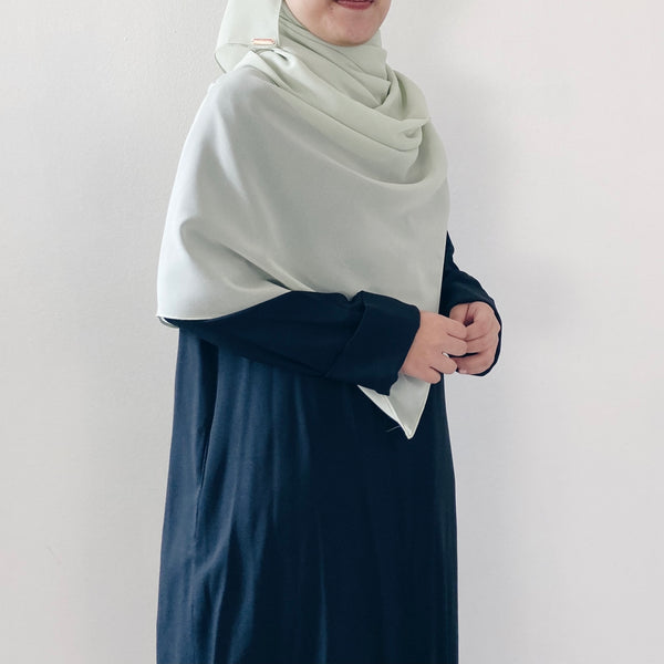 Tie-Back Shawl : Light Green